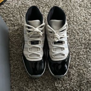 Air Jordan 11 (concord)